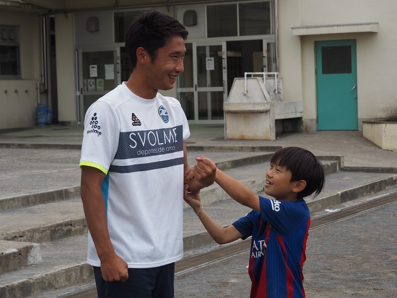 大田選手・渡辺選手が『ゼルビア出前ふれあいサッカー』を行い