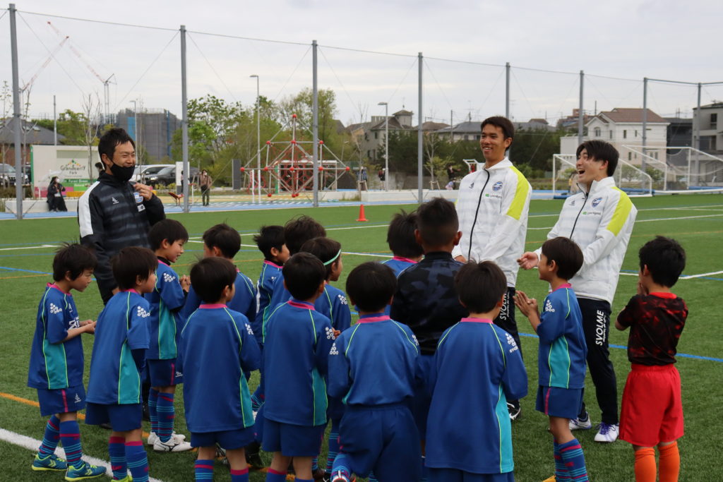 晴山選手・奈良坂選手がＦＣ町田ゼルビアフットボールスクールを訪問しました | FC町田ゼルビア オフィシャルサイト